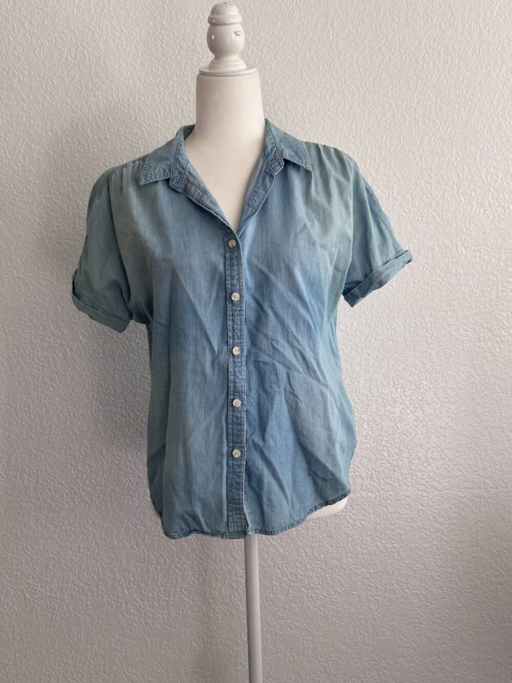 Universal Thread Chambray Button-Up Shirt | Short Sleeve Denim Top | Size XS - Picture 2 of 9